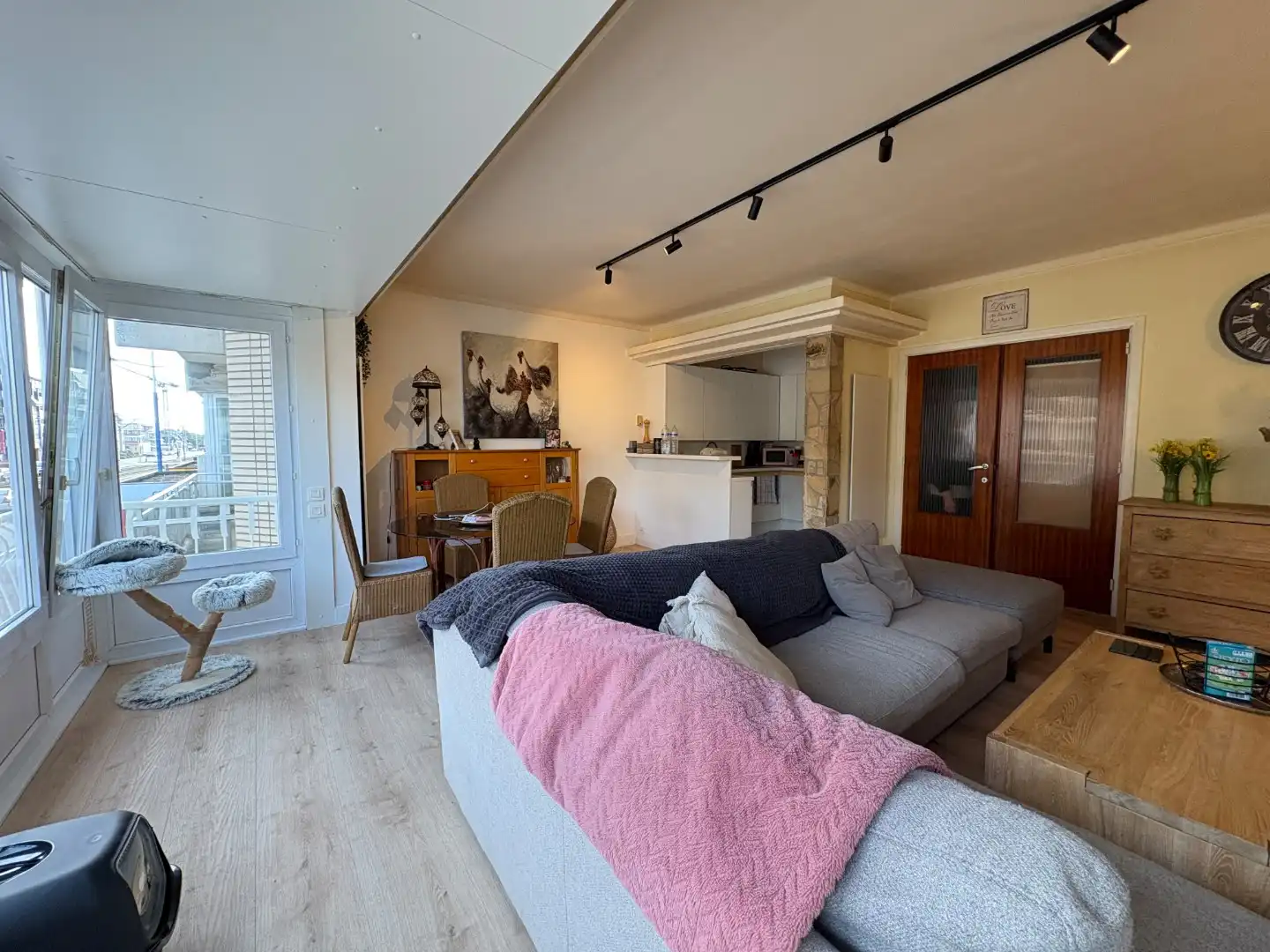 Ruim 2-slaapkamer appartement (95 m²) te koop nabij het centrum van Koksijde-Bad foto 2