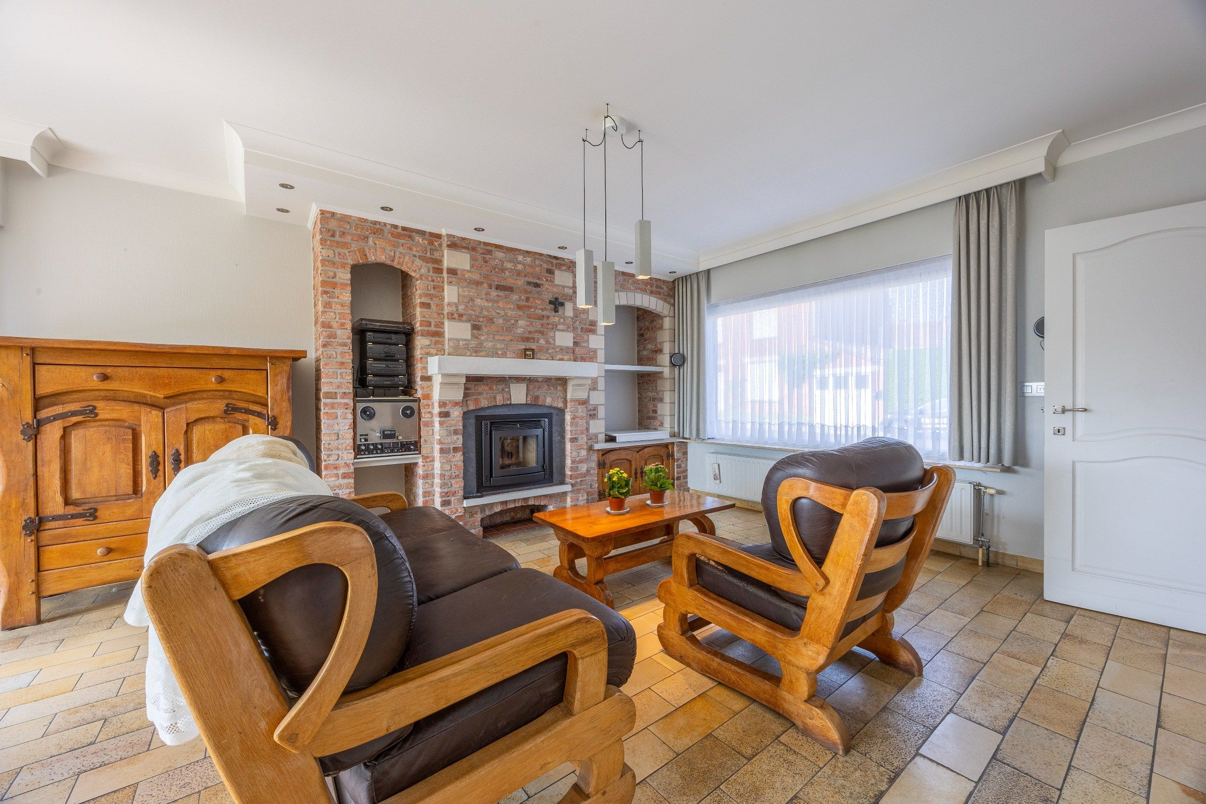 HALFOPEN WONING MET TUIN EN GARAGE foto 3