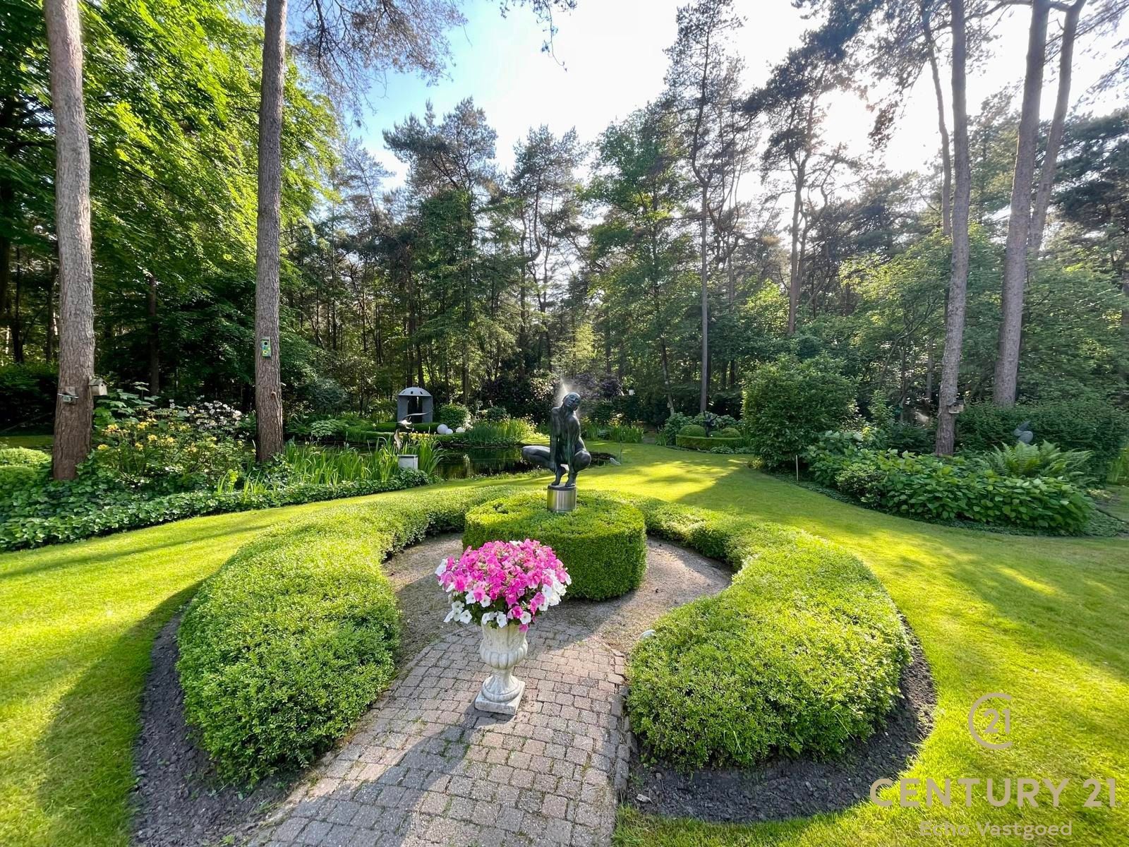 Unieke royale villa op parkdomein van ca 11.600m² foto 20
