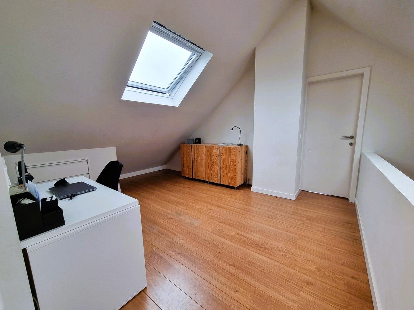 Zeer ruime woning, 5 slaapkamers, 2 badkamers gelegen op 12 are in een rustige straat foto 19