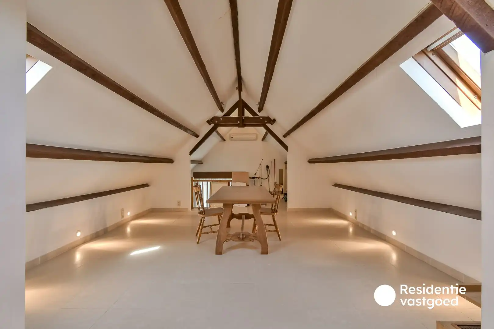 Verrassend ruime woning met unieke indeling en veel potentieel in Torhout! foto 19