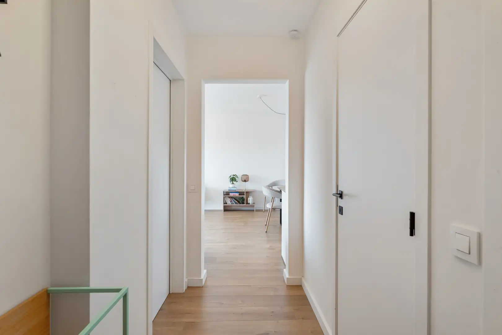 Instapklaar dakappartement met 2 terrassen in centrum Bree foto 6