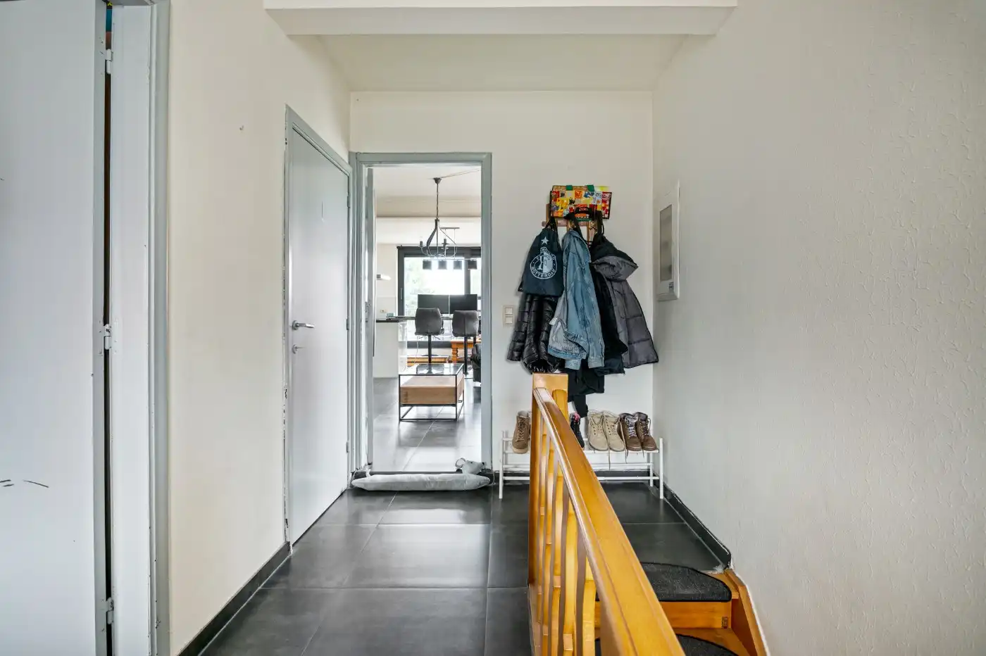 Centraal gelegen opbrengsteigendom met handelsgelijkvloers en app. op de 1e verd. foto 11