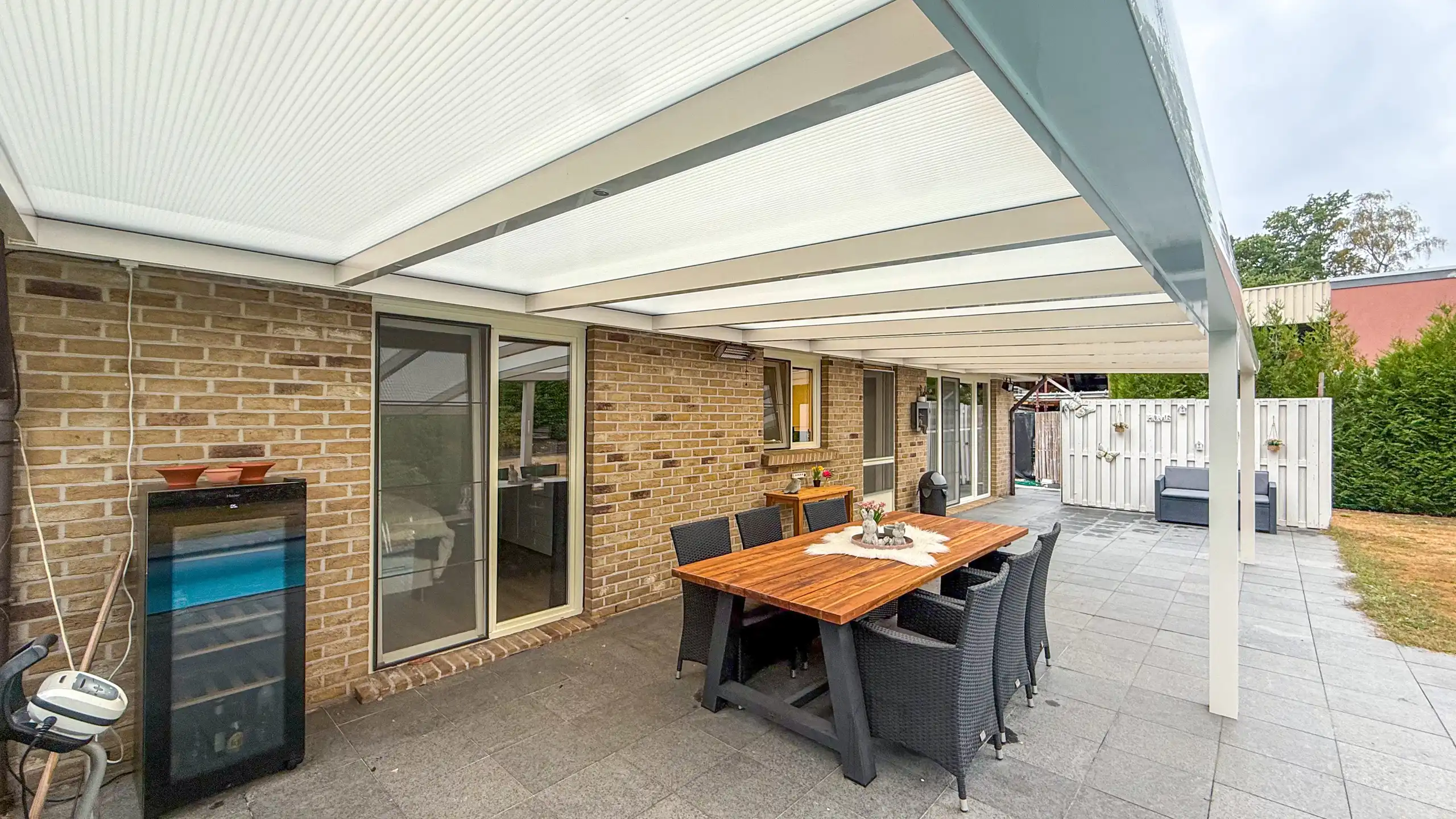 Gelijkvloerse woning met ruim magazijn en zwembad! foto 28