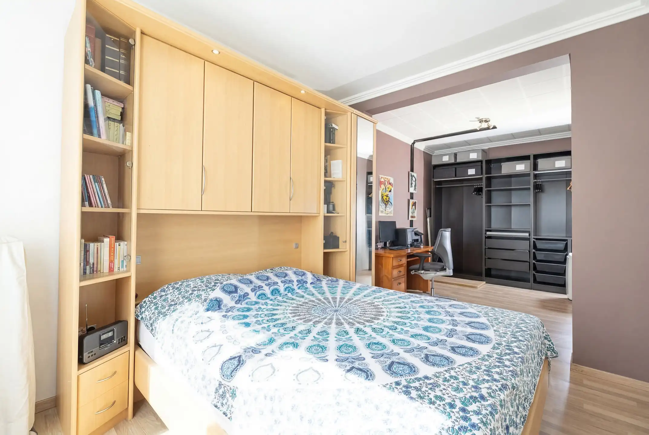 Mooie volumes en grote tuin, een zeldzaamheid in de stad foto 12