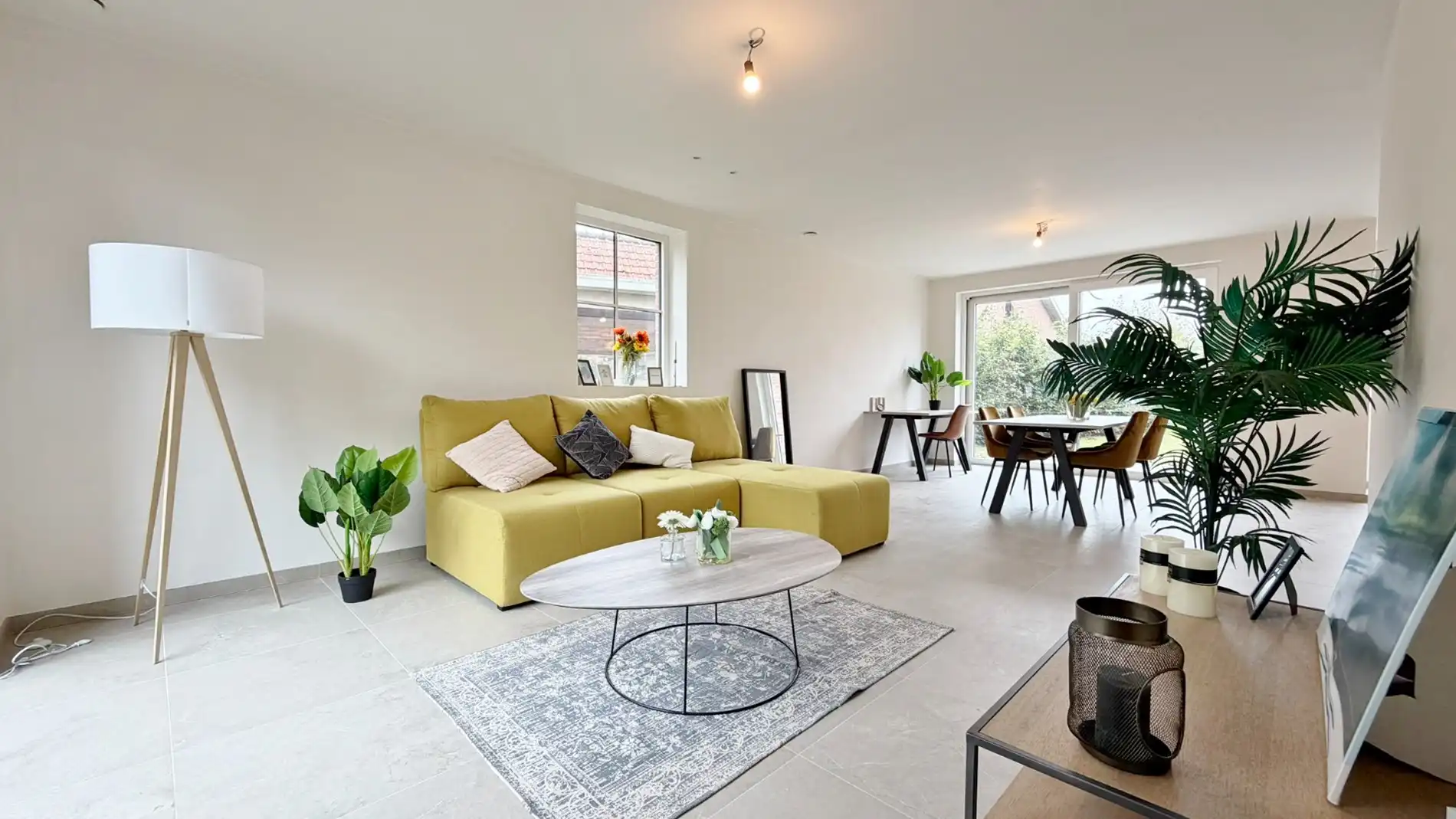 Halfopen karaktervolle nieuwbouwwoning met dubbele garage en tuin. ( 6%btw mogelijk ) foto 2