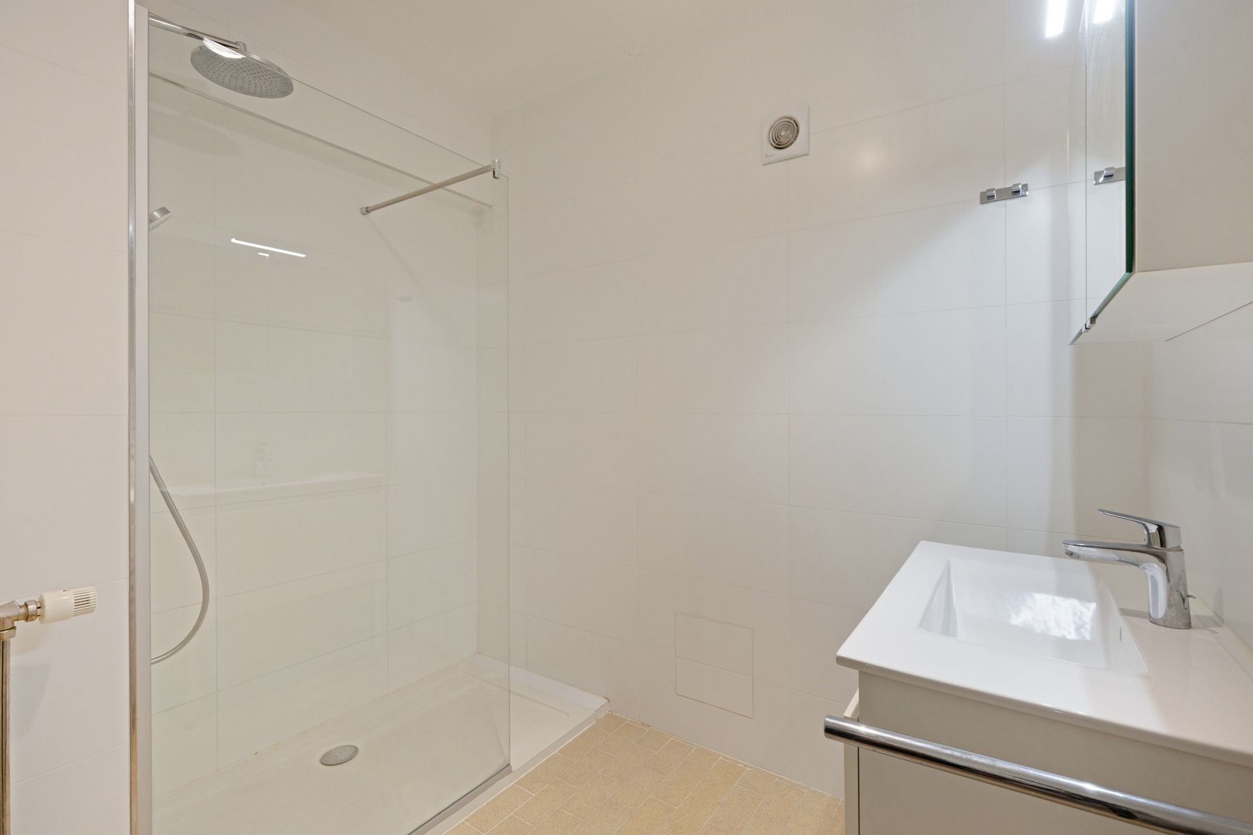 RUSTIG GELEGEN APPARTEMENT + GARAGE TE KOOP IN REGIO ZELLIK foto 13