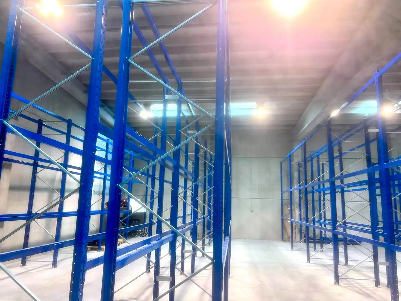COMPLEET INSTAPKLAAR MAGAZIJN MET BUREEL 400 M2 EN PARKING foto 9