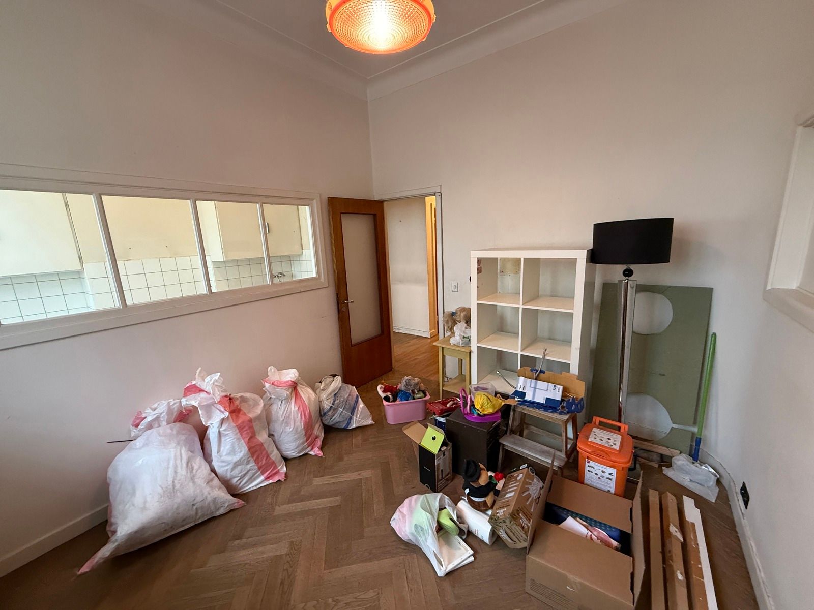 Te renoveren gelijkvloers appartement met 2 slaapkamers foto 2