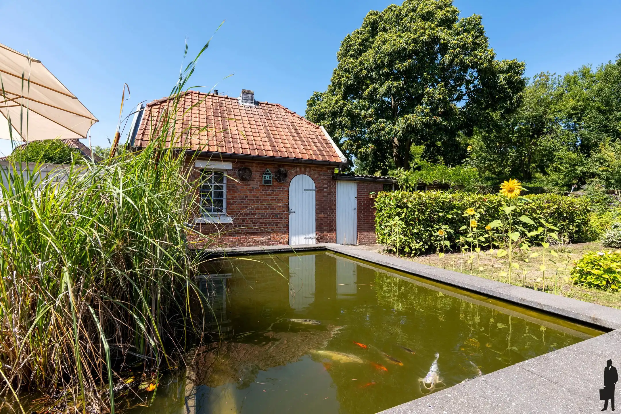 Charmante, zeer ruime, gerenoveerde ingenieursvilla in groen foto 28
