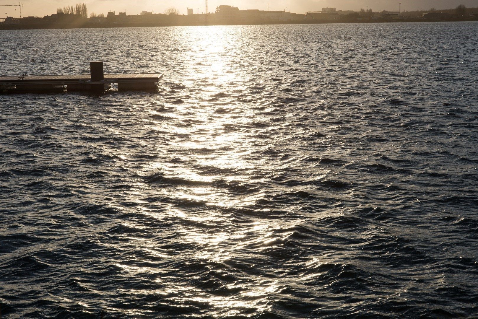 Zeer ruime, recente woning met open zicht op de Spuikom! foto 12