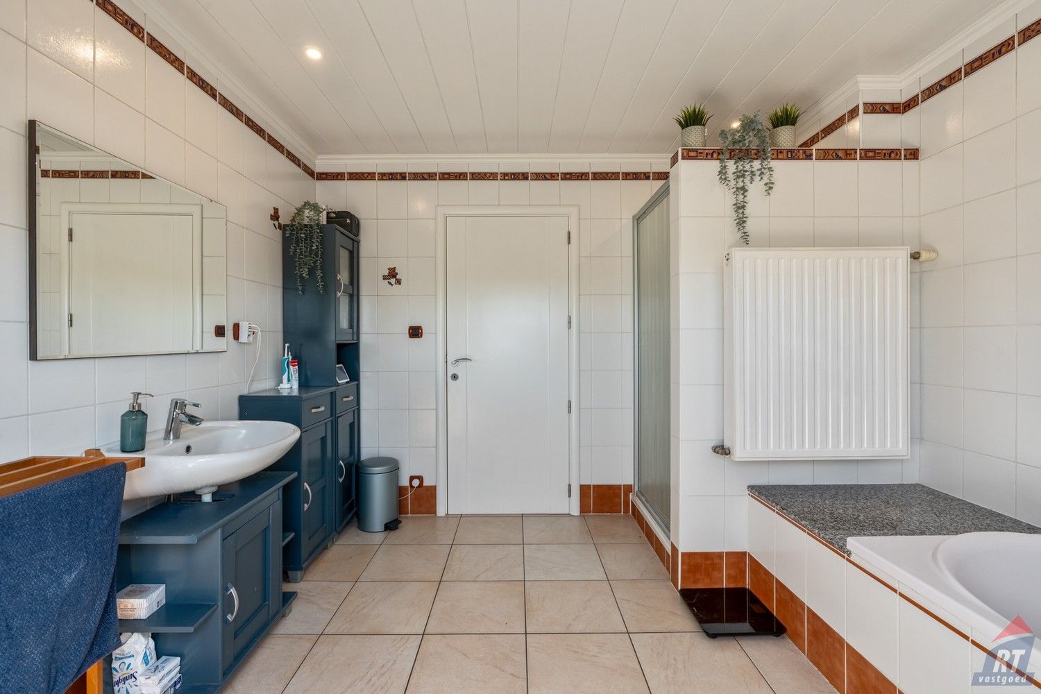 Prachtige, instapklare gezinswoning met topvoorzieningen en 4-5 slaapkamers foto 23