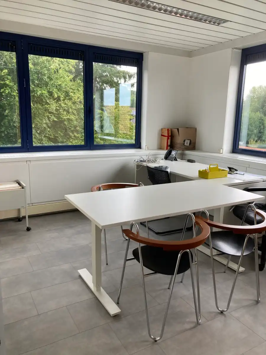 Ruime kantoorruimte te huur op toplocatie tussen Kortrijk centrum en ’t Hoge foto 4