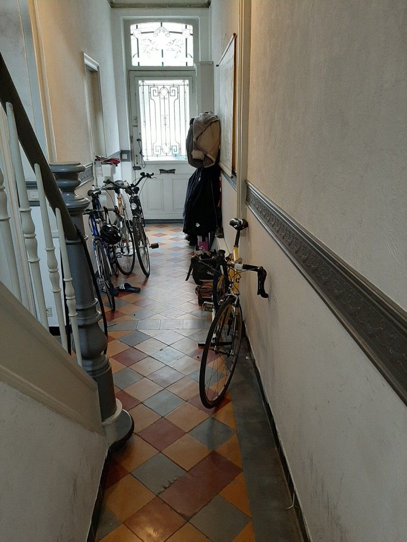 IDEAAL GELEGEN WONING MET 4 SLPK EN STADSTUINTJE, VOOR GEZIN OF CO-HOUSING foto 9