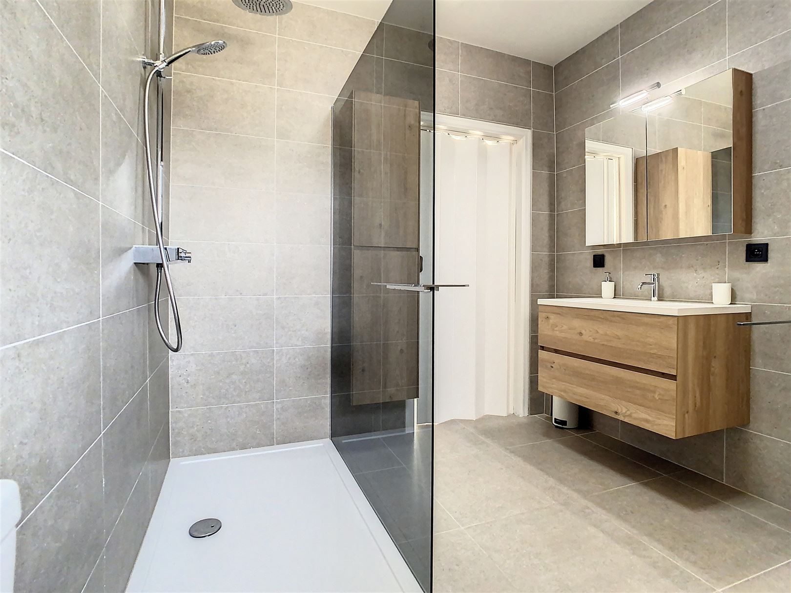 Instapklare woning, 2 slpks, tuin en garage foto 16