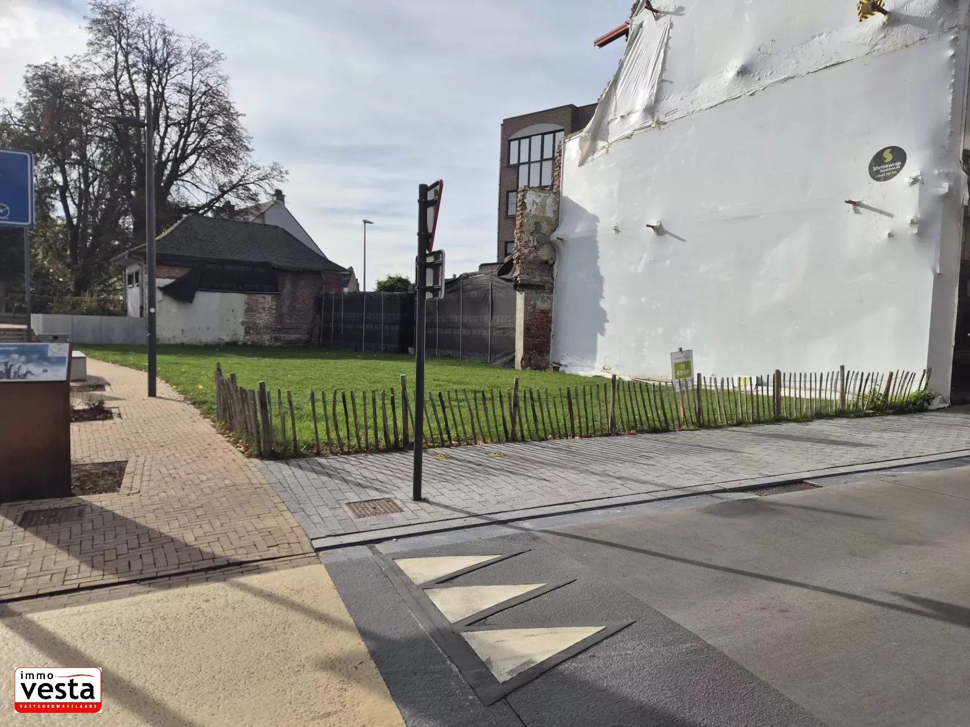 ruime projectgrond in het centrum van Sint-Truiden foto {{pictureIndex}}