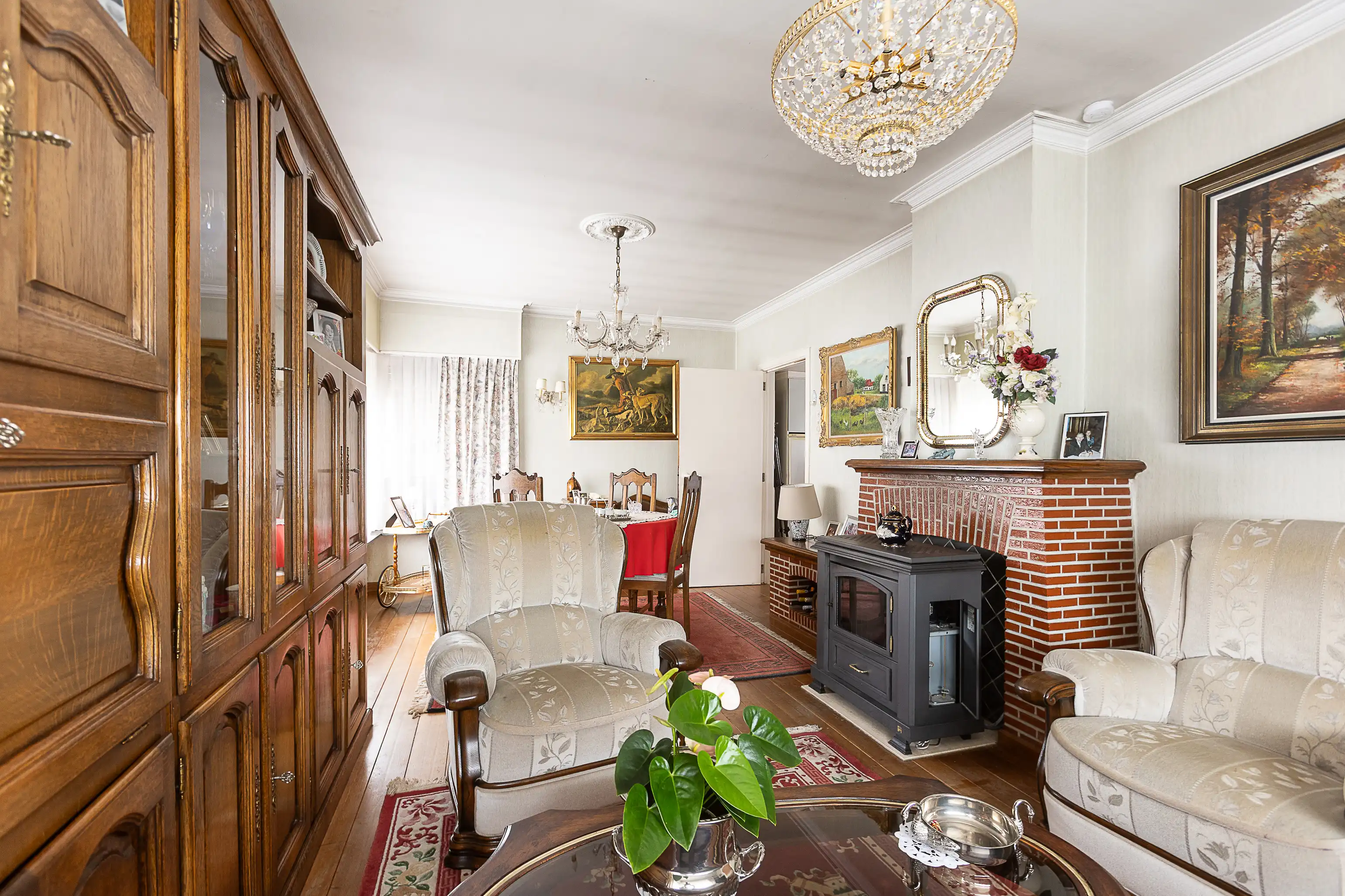 Te renoveren woning met prachtige tuin aan Drongengoedbos foto 3