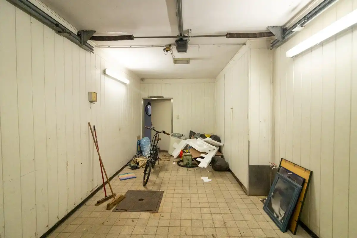 Ruime handelspand van 209m² met garage in hartje van Paal  foto 17