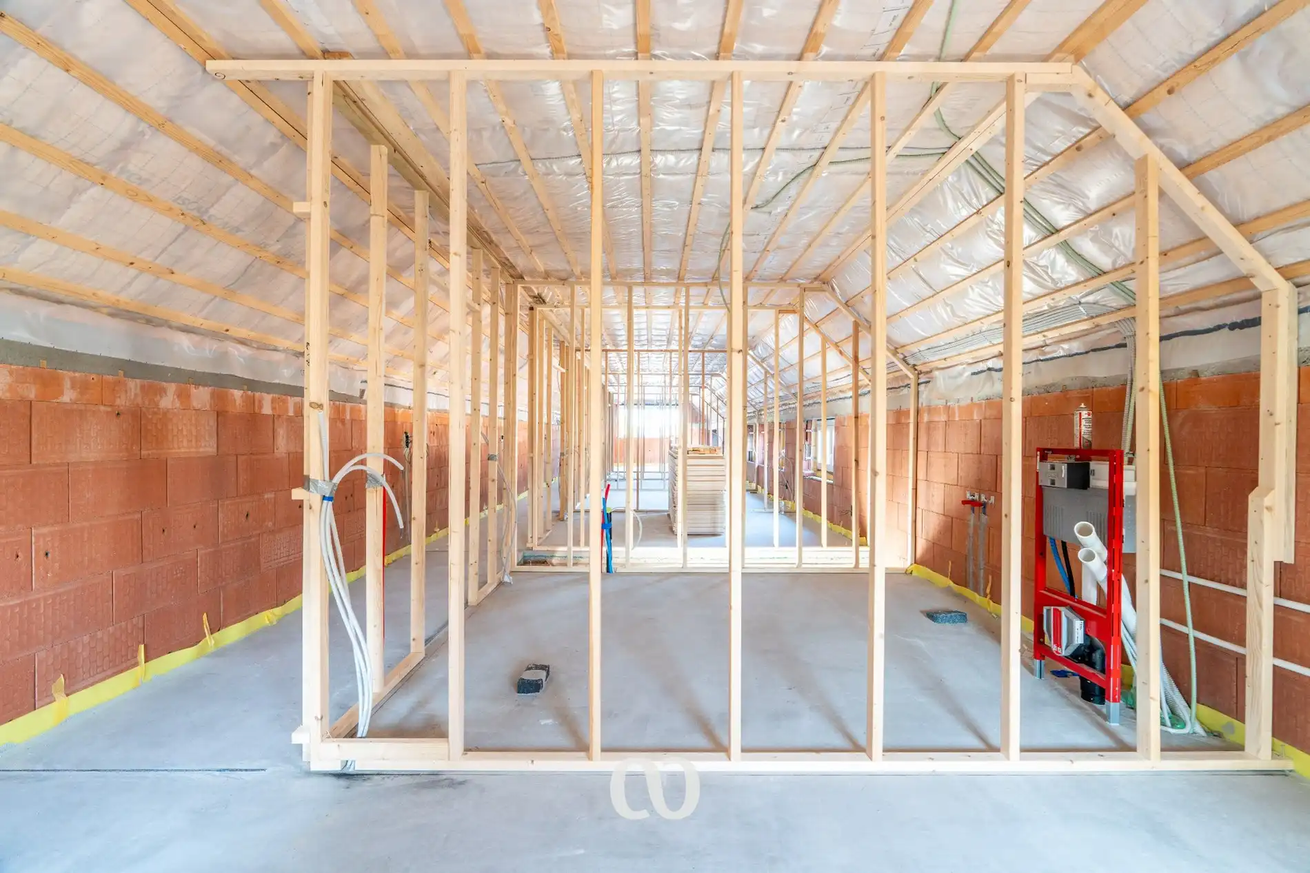 Ruime casco woning met tal van mogelijkheden! foto 14