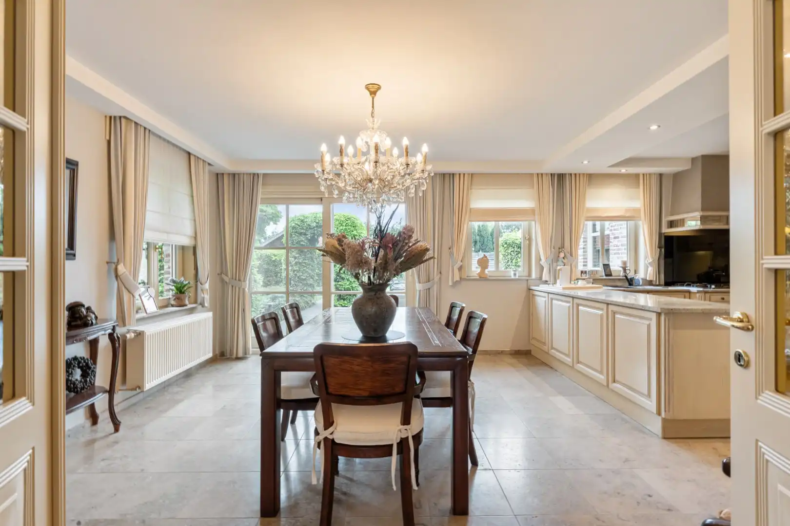 Stijlvolle, goed afgewerkte woning op een perceel van 6a32ca op een rustige locatie te Kinrooi!  foto 11