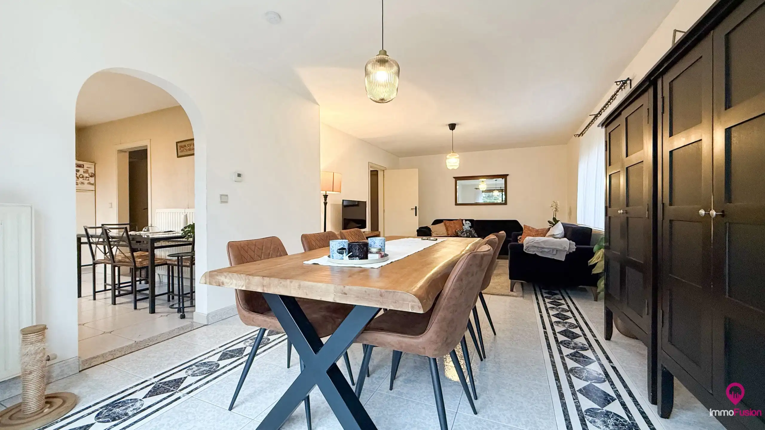 Ruime gezinswoning met 3 slaapkamers in rustige straat! foto 5