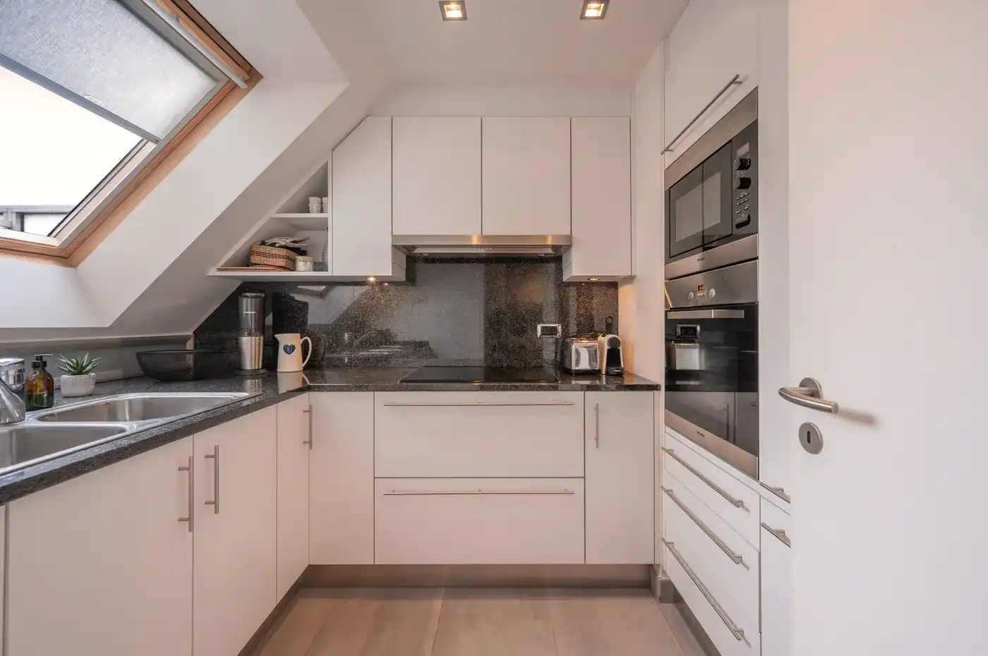 Zuidgericht en instapklaar 4-slaapkamerappartement, met 2 ruime terrassen. foto 13