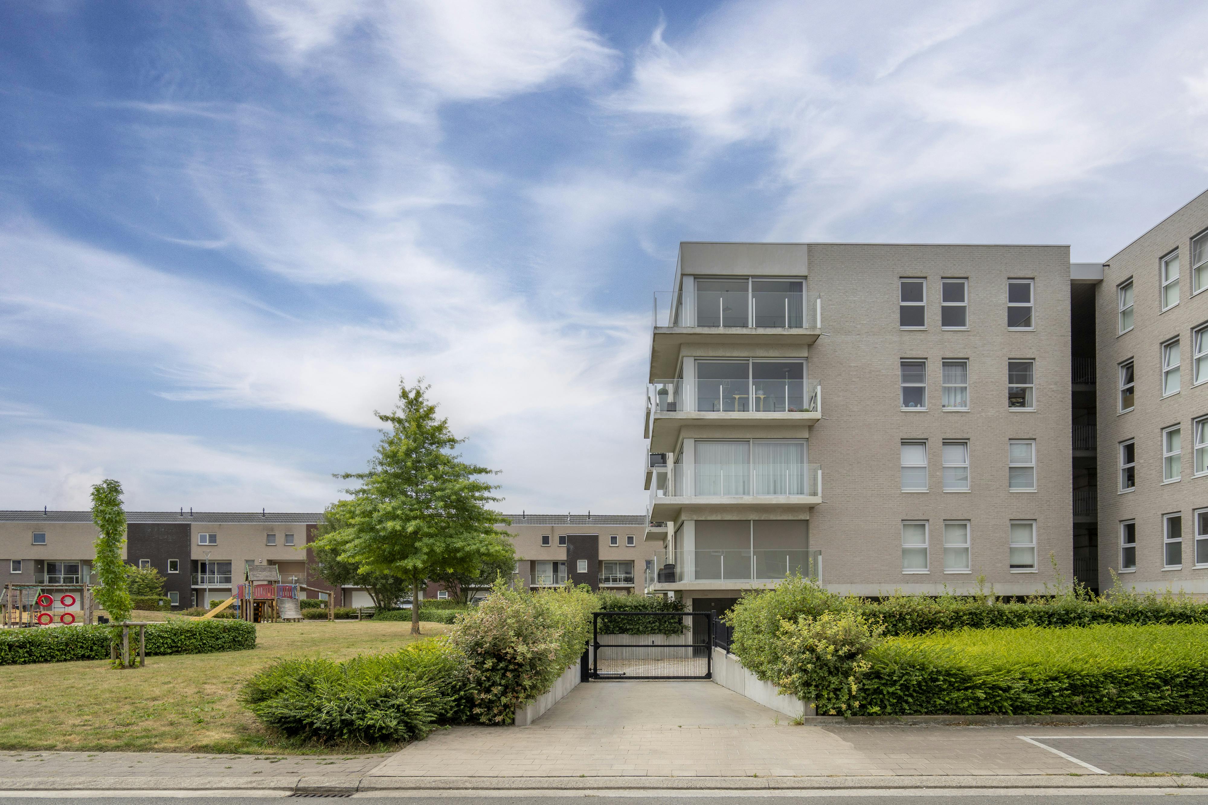 Uniek appartement op rustige ligging te huur in Heule foto 24