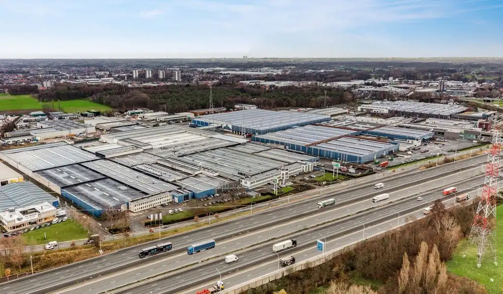 Loods met rolbrug te huur vlakbij afrit E17 te Sint-Niklaas foto 2