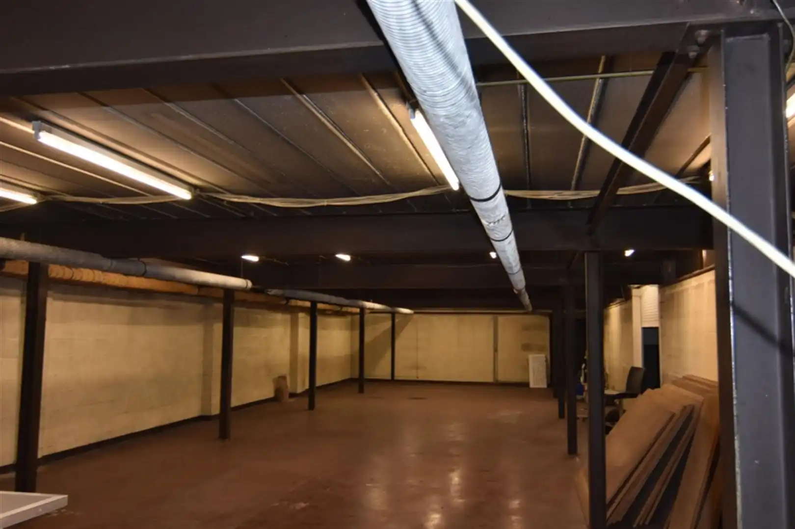 Polyvalent bedrijfsgebouw voor opslag / industrie foto 9