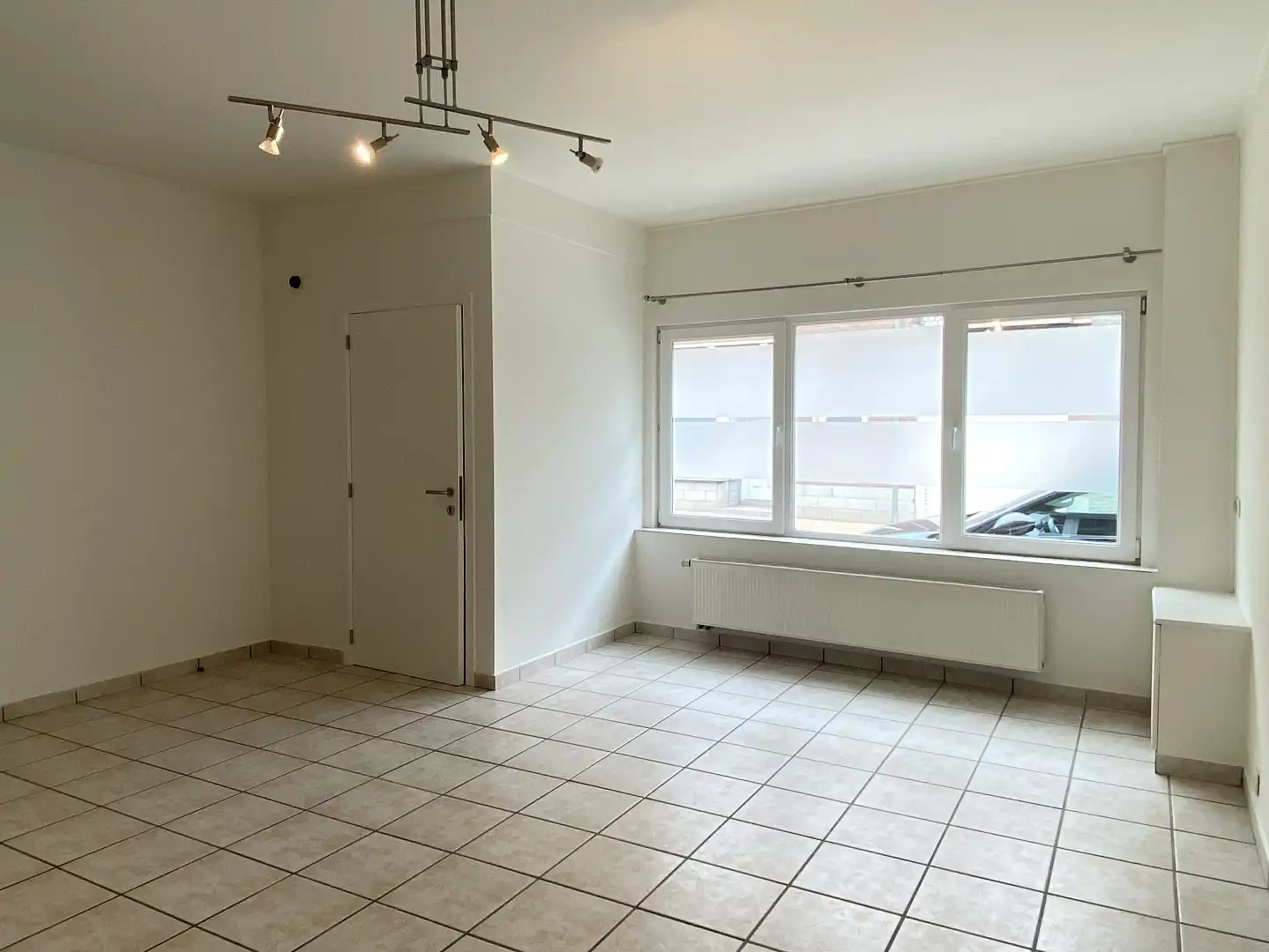 CENTRAAL GELEGEN RIJWONING MET 2 SLAAPKAMER EN KOER foto 3
