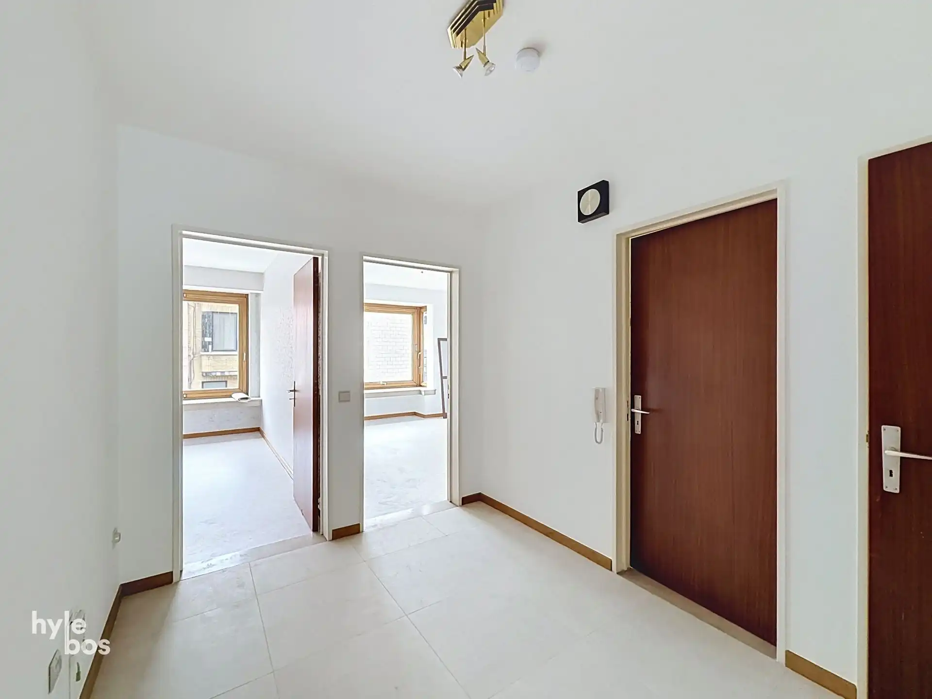 Centraal gelegen, instapklaar twee slaapkamer appartement foto 8