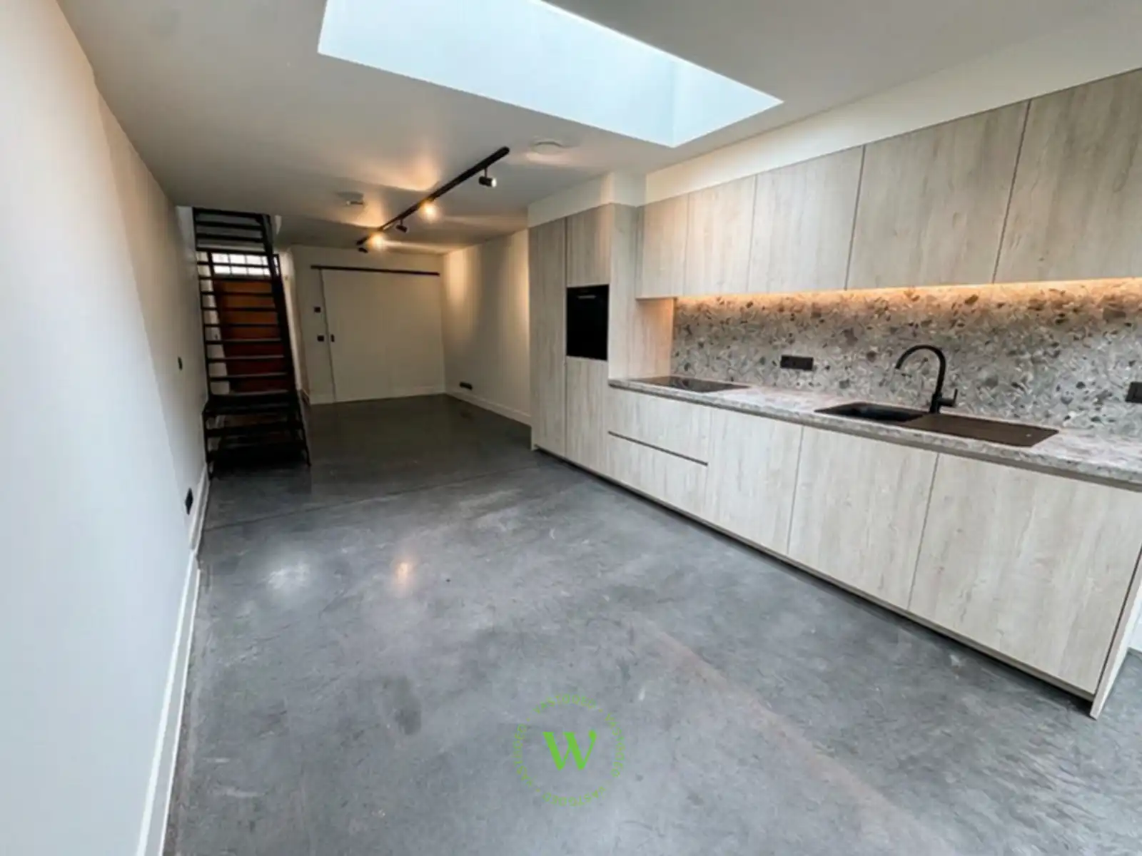 Volledig gerenoveerde woning met zonnige buitenruimte. foto 6