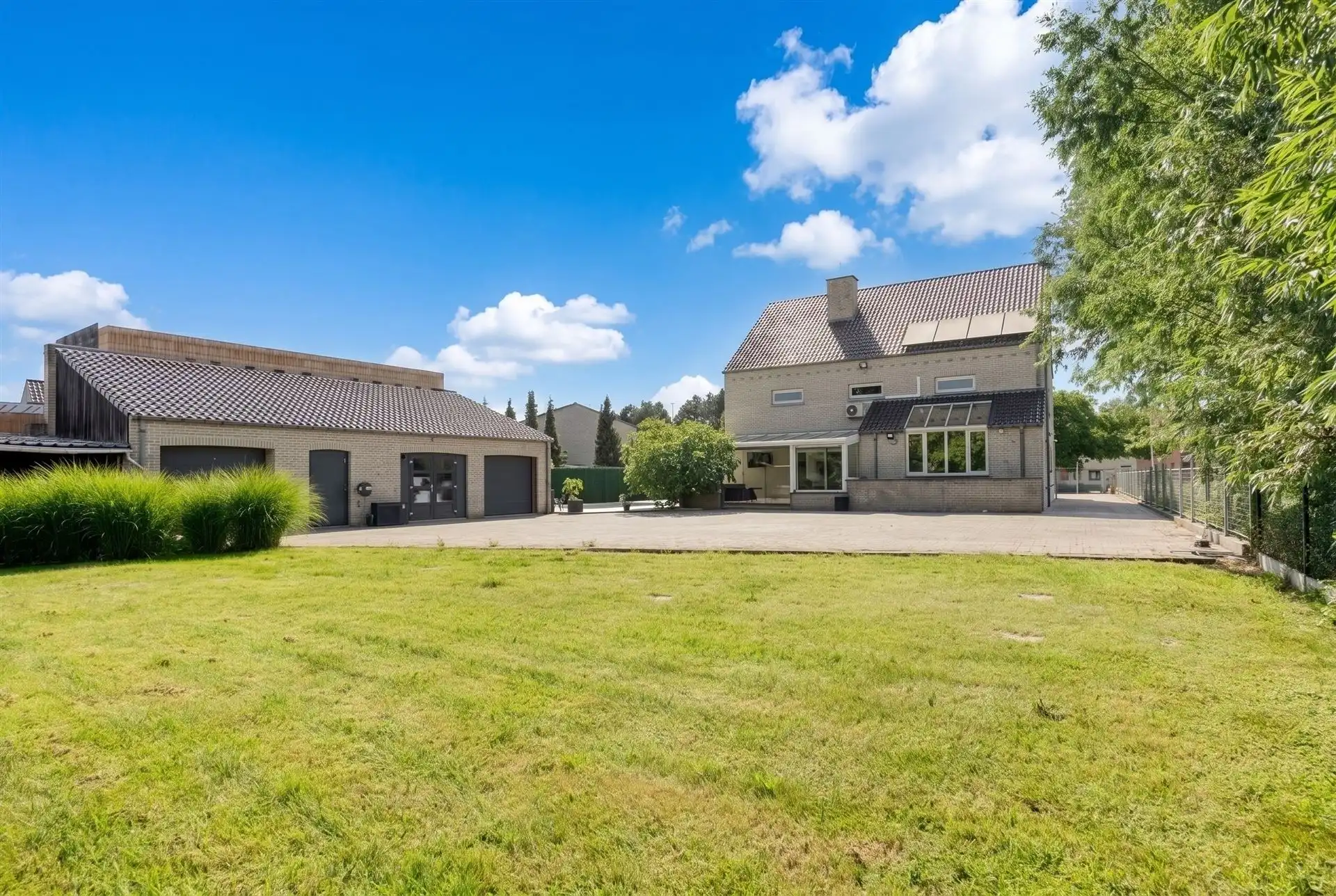Instapklare villa met zwembad. Landelijke ligging in Leut. foto 27
