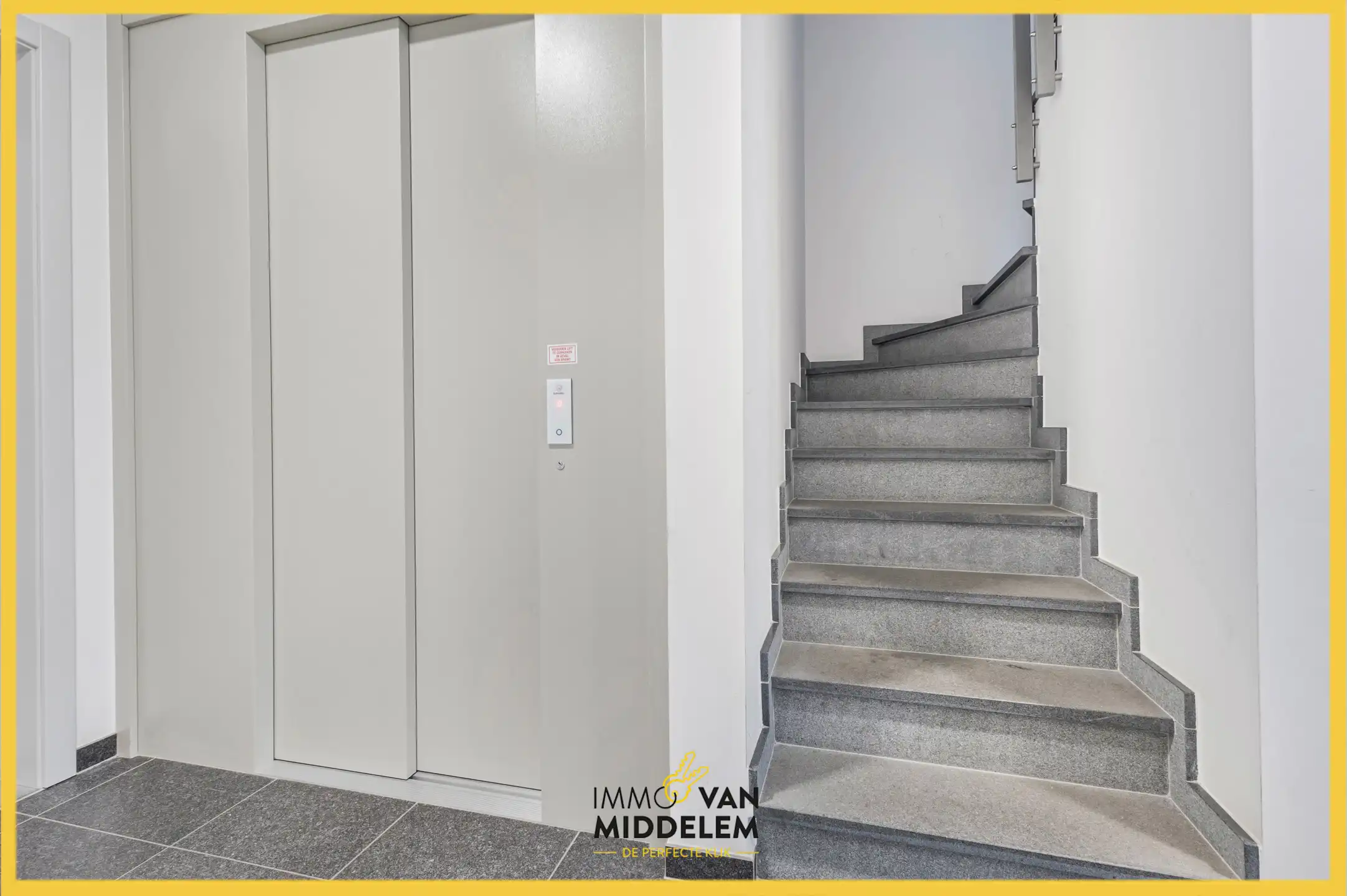 INSTAPKLAAR APPARTEMENT MET 2 SLPKS, 2 TERRASSEN EN GARAGE foto 19
