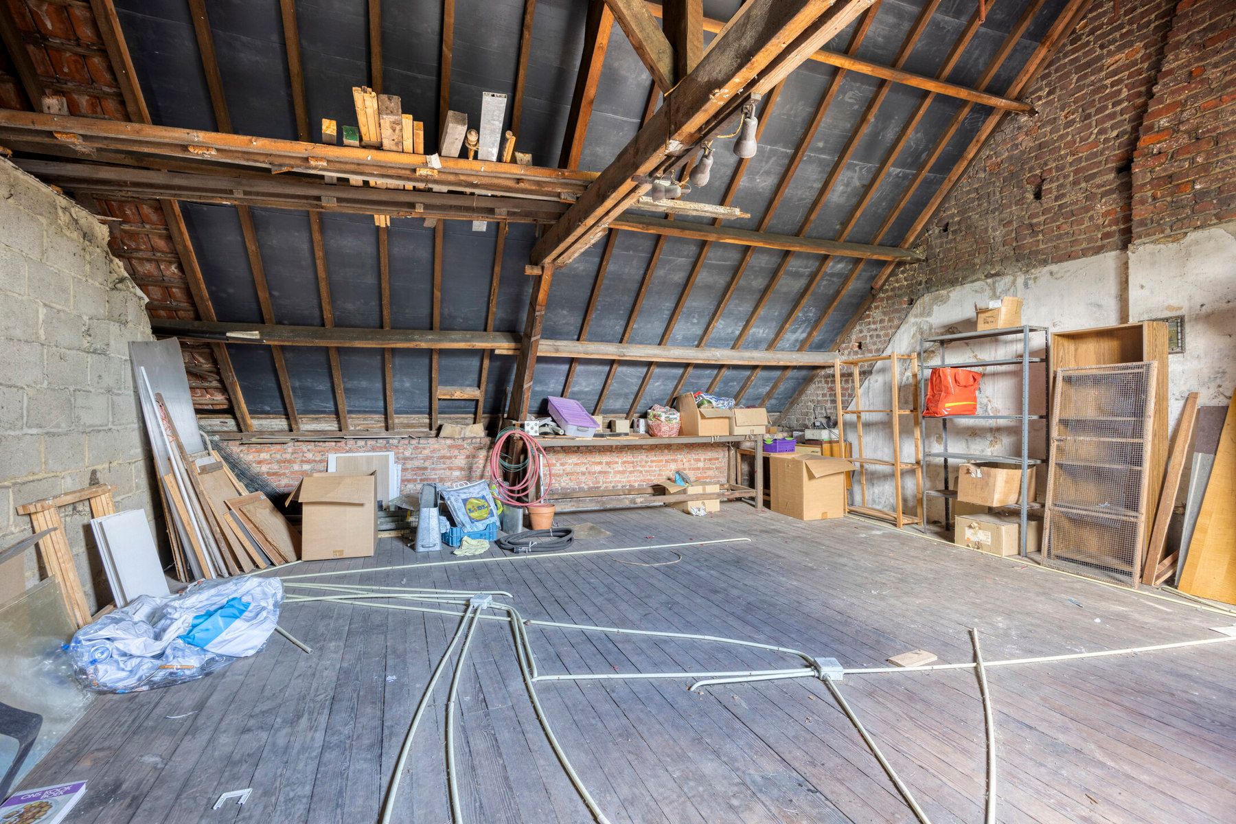 TOPPER: ruime instapklare woning met een enorm potentieel! foto 22