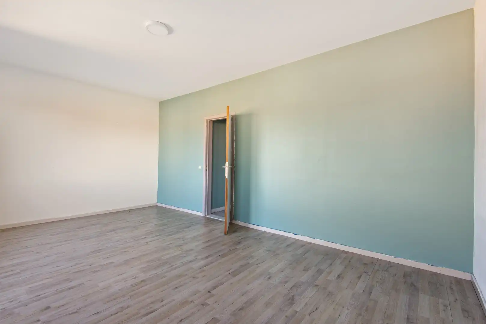 Ruim en lichtrijk 2-slaapkamerappartement in hartje Wijnegem foto 14