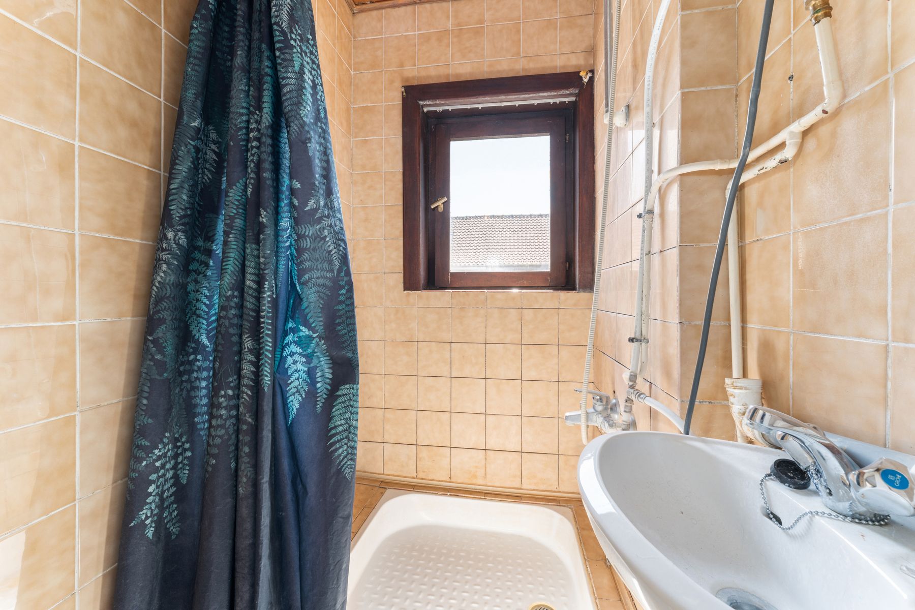 Op te knappen woning met tuin en garage foto 17