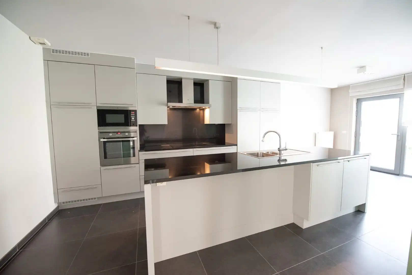 Rustig gelegen, ruime woning met 3 slaapkamers te Oeselgem! foto 11