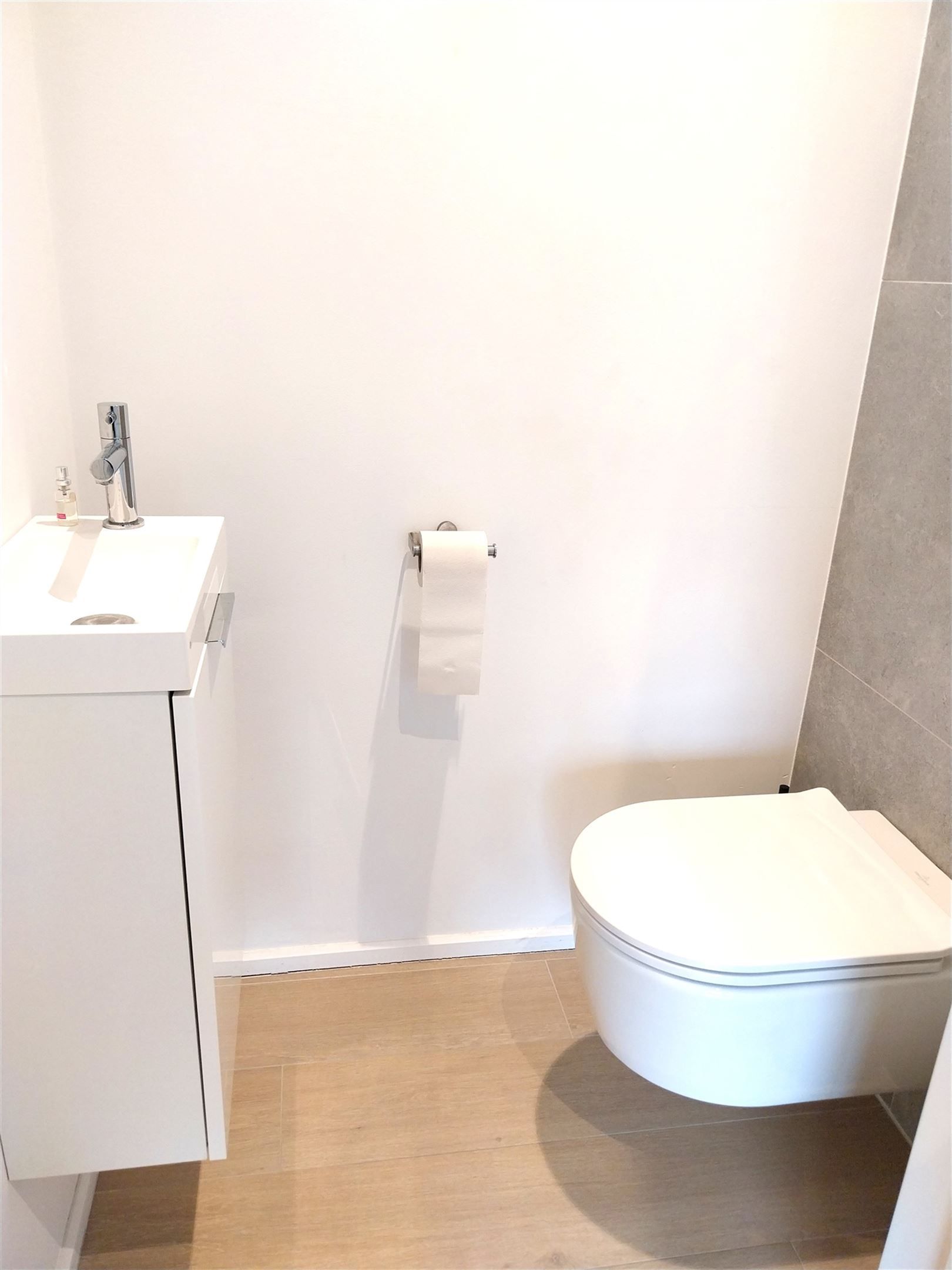 TE HUUR: Appartement met 1 slaapkamer en ruim terras te Stal! foto 13