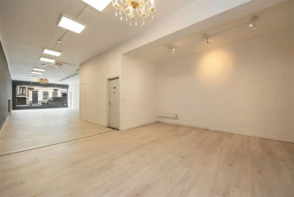 Royale kantoorruimte met grote visibiliteit foto 2