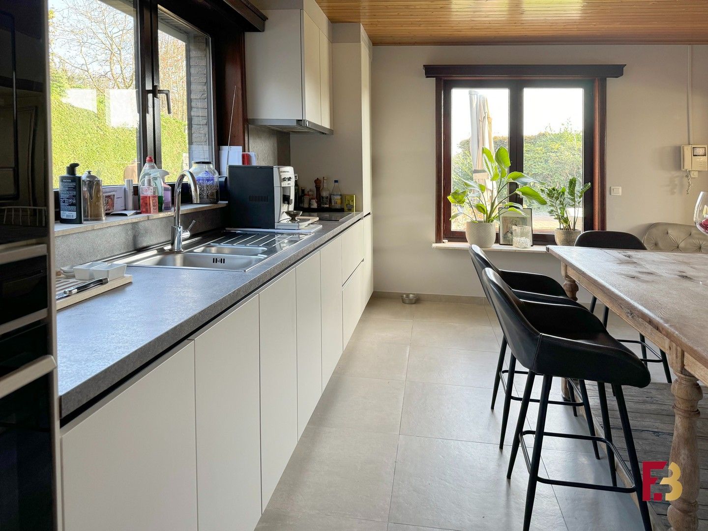 Prachtig gerenoveerde woning met 1ha weide! foto 7