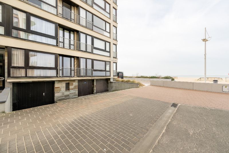 Garagebox met staanplaats te koop aan Zeedijk foto 2