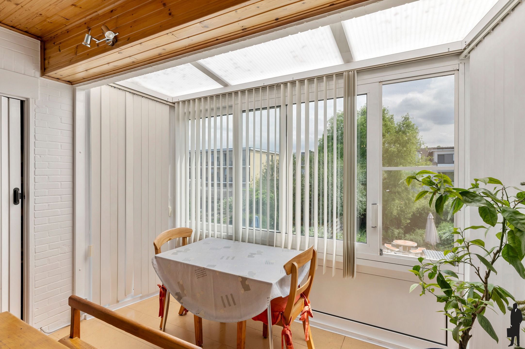 Bel-etage woning met 4-5 slks en een inpandige garage foto 8