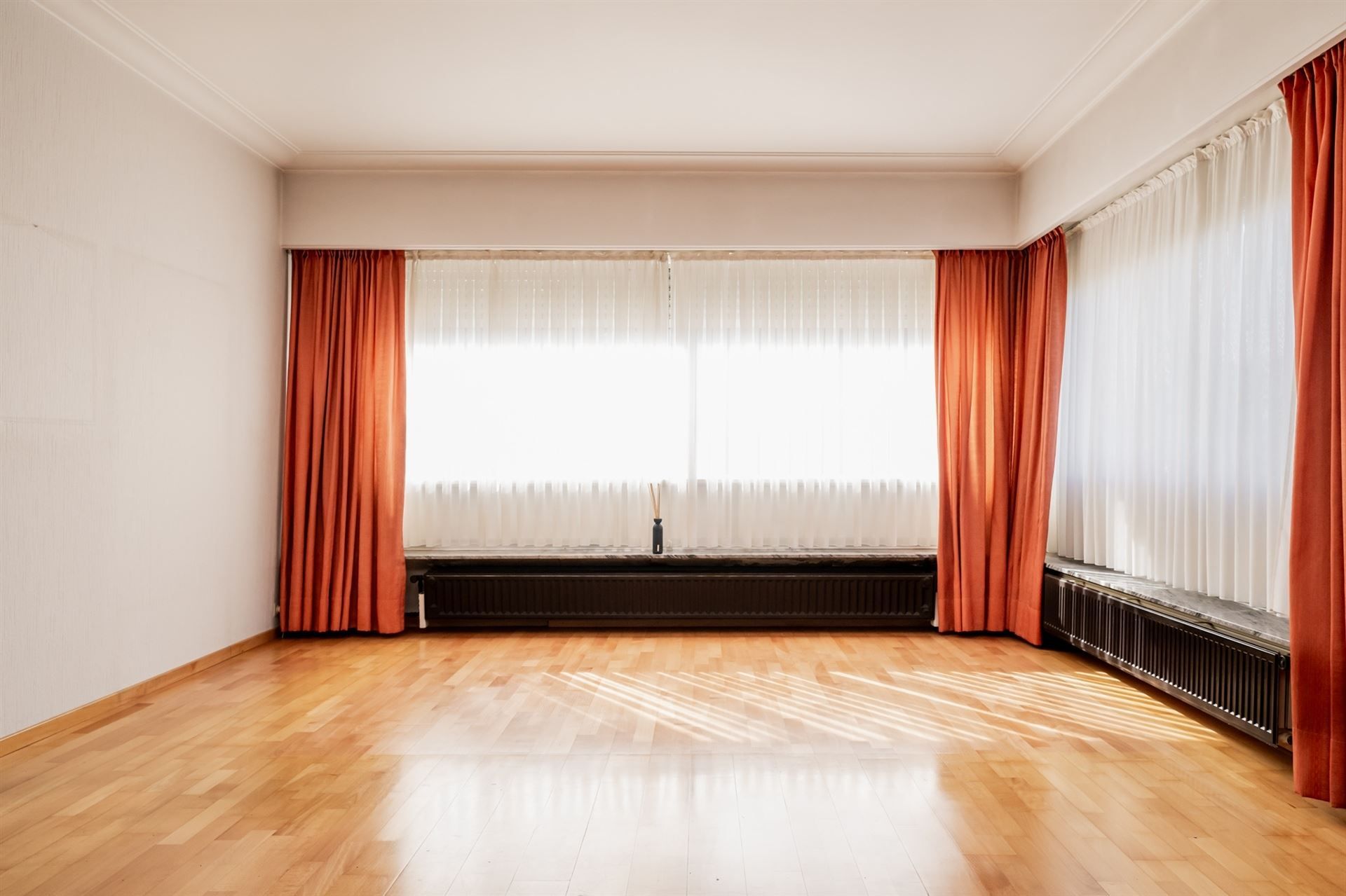 Gelijkvloers app met 2 slpk, terras en garage (€ 25.000) foto 4