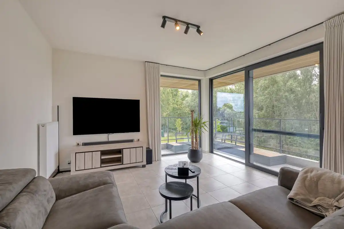 Appartement te koop omgeven door groen en water in Harelbeke foto 3