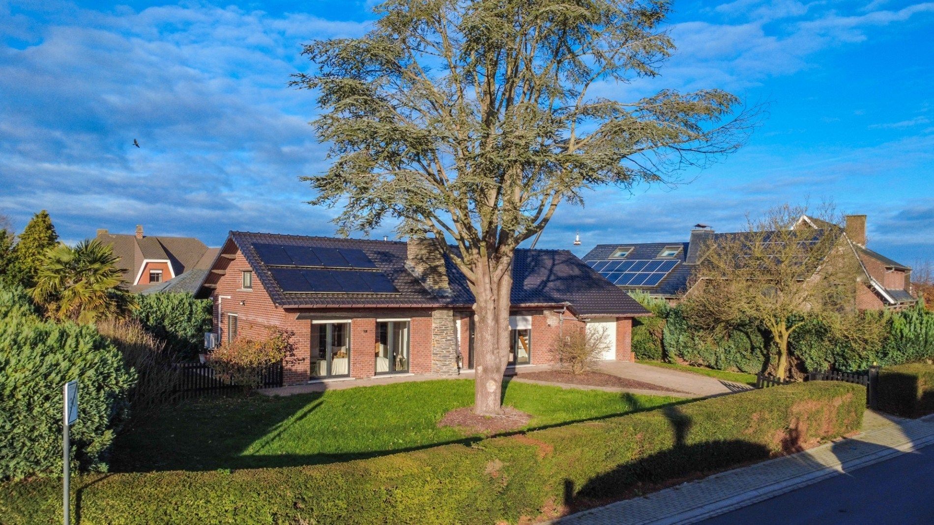 Een ingrijpend vernieuwbouwde, energiezuinige (label B) villa foto 2