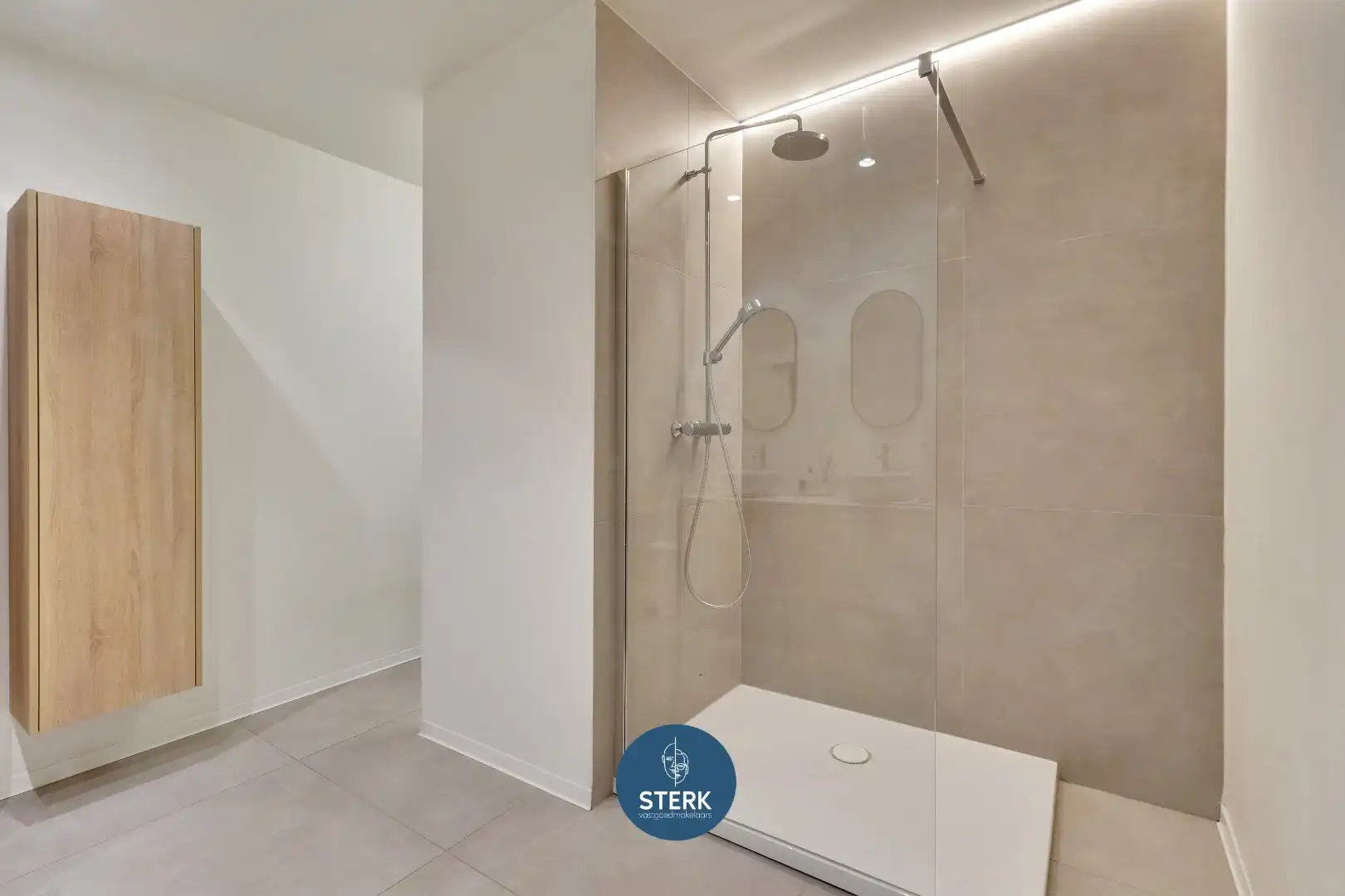 PAND MET 2 APPARTEMENTEN EN HANDELSRUIMTE TE BRIEGDEN-LANAKEN !  foto 14