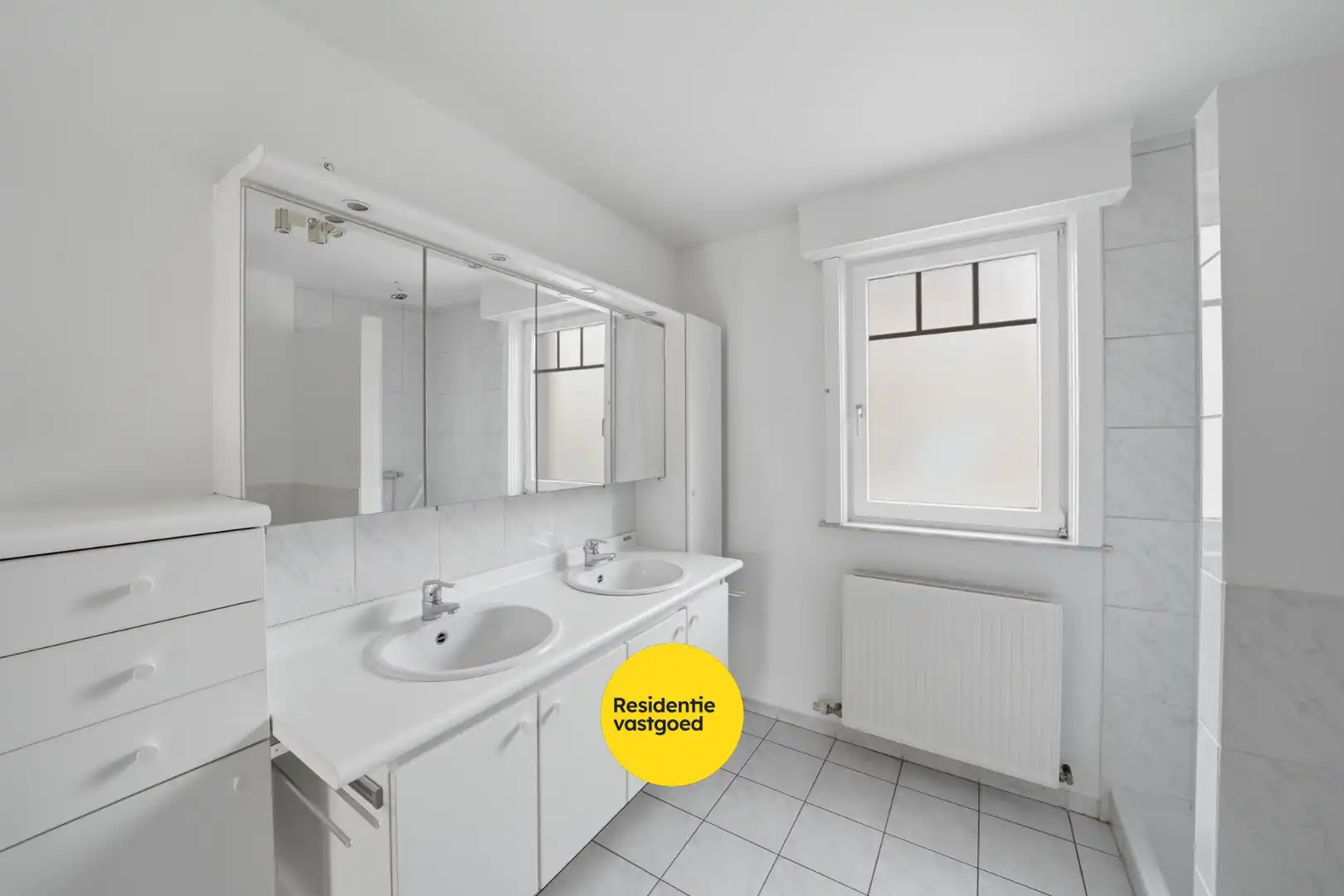Karaktervolle instapklare hoekwoning met inpandige garage en zonnige stadstuin foto 12