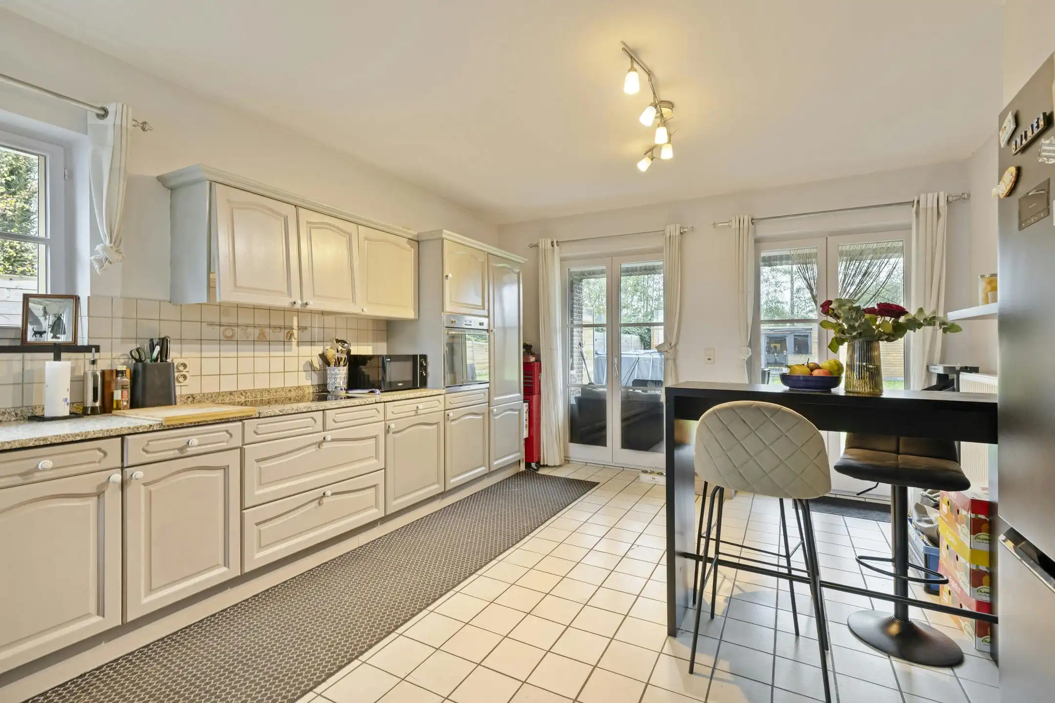 Ruime bungalow met gastenverblijf of ruimte voor bijberoep foto 8