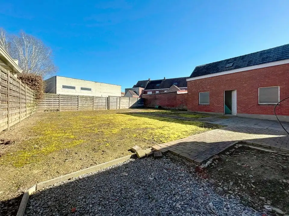 Ruime alleenstaande woning met garage, rustig gelegen in het centrum van Staden foto 12